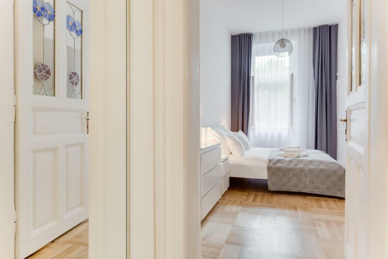 The Dancing House Residence, Two Bedroom Apartment With Balcony Near River! Prag Exterior foto