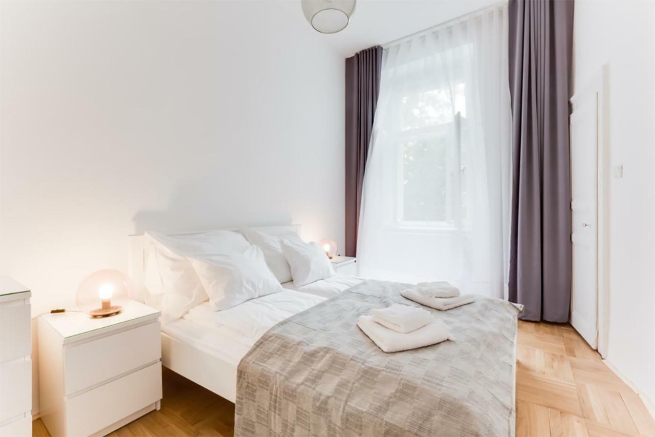 The Dancing House Residence, Two Bedroom Apartment With Balcony Near River! Prag Exterior foto