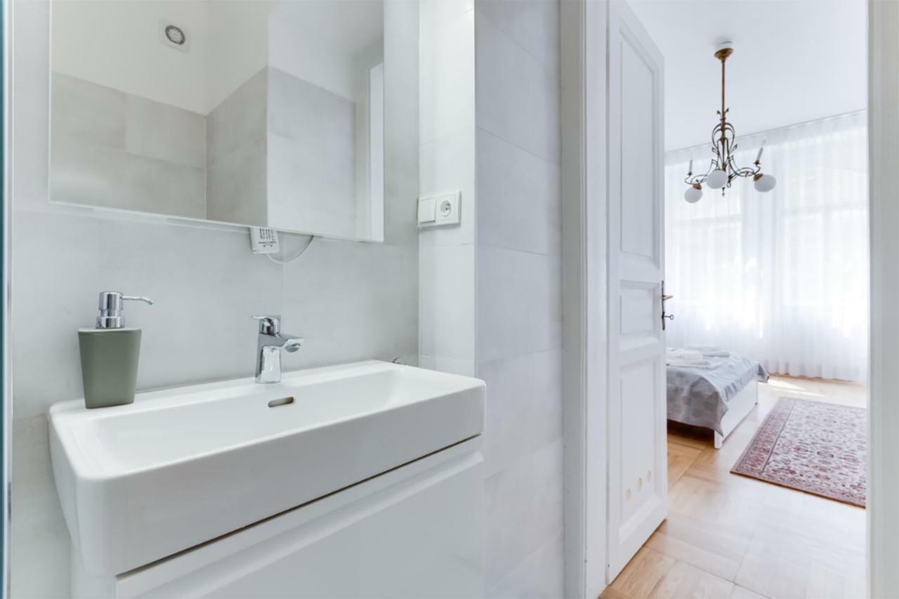 The Dancing House Residence, Two Bedroom Apartment With Balcony Near River! Prag Exterior foto