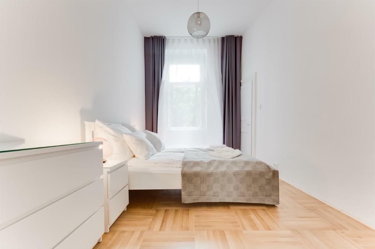 The Dancing House Residence, Two Bedroom Apartment With Balcony Near River! Prag Exterior foto